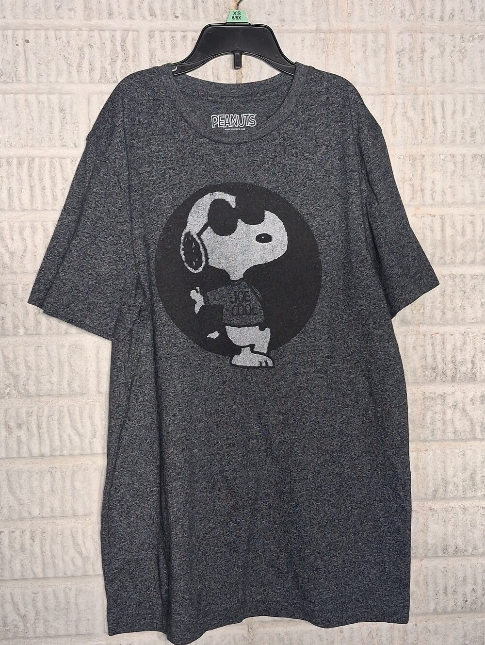 Peanuts Graphic Tee - Charcoal Gray Snoopy Crewneck Soft Small